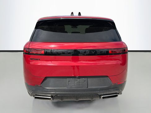 Used 2024 Land Rover Range Rover Sport SE image 4