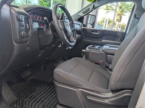 Used 2022 Chevrolet Silverado 2500 Custom w/ Custom Value Package image 6