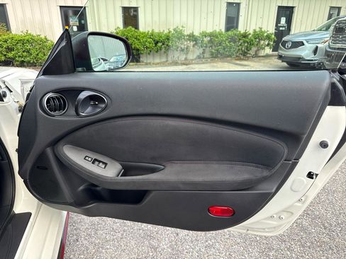Used 2017 Nissan 370Z NISMO image 41
