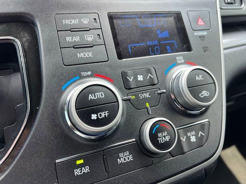 Used 2020 Toyota Sienna SE Premium image 42