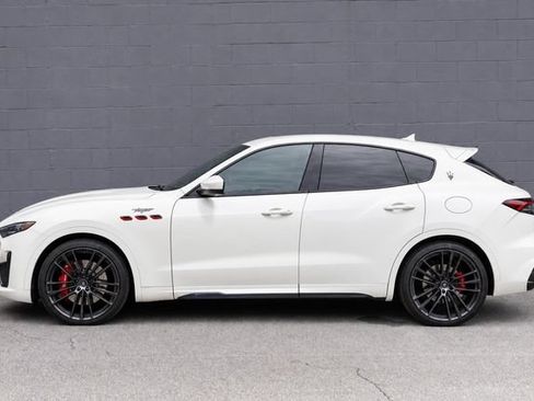 Used 2022 Maserati Levante Trofeo AWD/4WD image 4