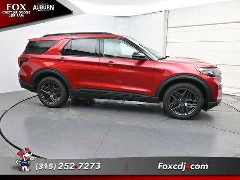 Used 2025 Ford Explorer ST-Line w/ ST-Line Street Pack AWD/4WD image 17