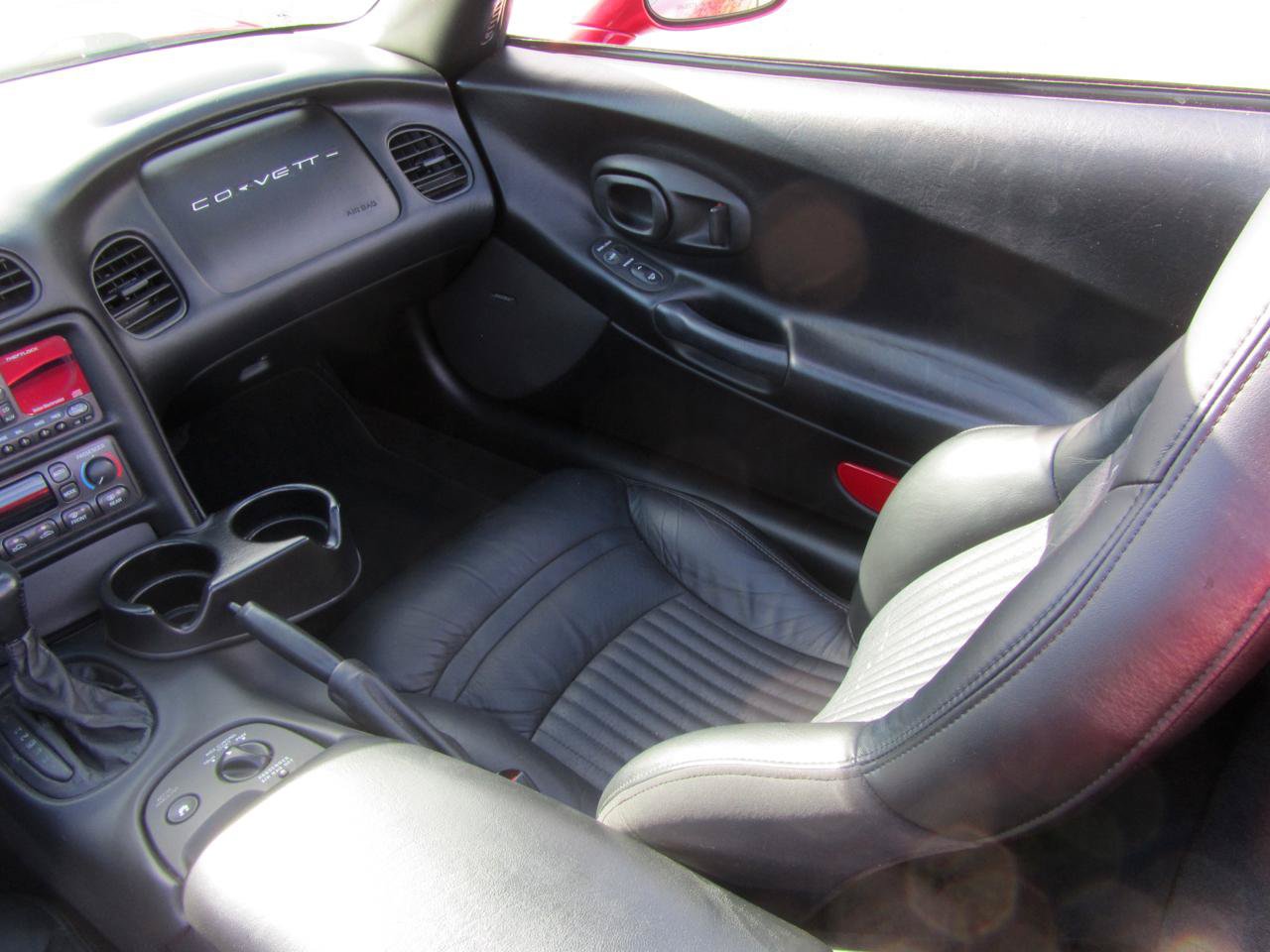 Used 2001 Chevrolet Corvette Convertible w/ Preferred Equipment Group2 RWD image 17