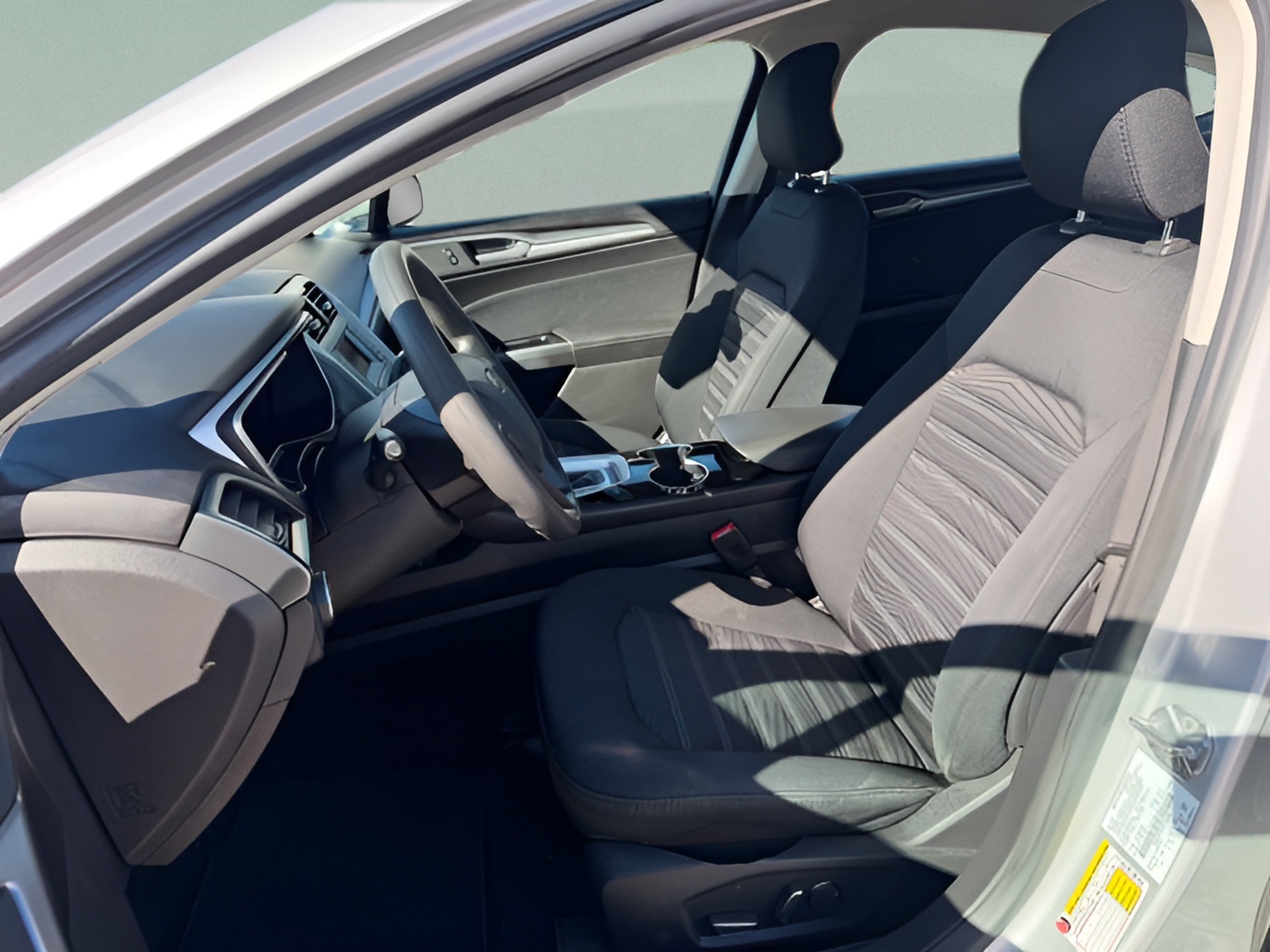 Used 2016 Ford Fusion SE FWD image 21