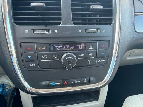 Used 2011 Dodge Grand Caravan Crew FWD image 13