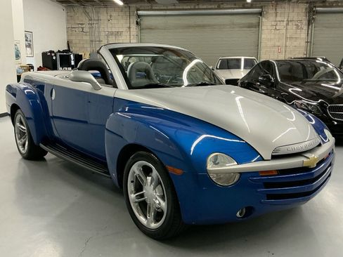 Used 2006 Chevrolet SSR w/ Preferred Equipment Group image 4