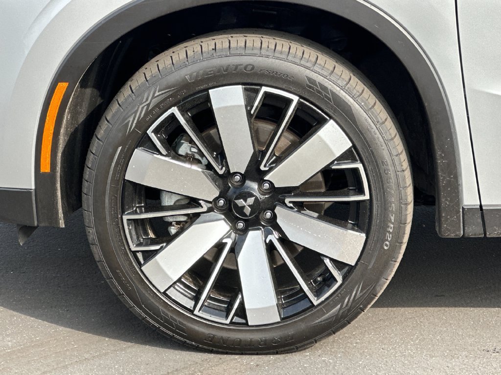 Used 2025 Mitsubishi Outlander SE AWD/4WD image 24