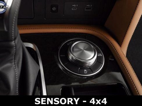 Used 2022 INFINITI QX80 Sensory image 33