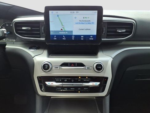 Used 2022 Ford Explorer XLT w/ Equipment Group 202A image 26