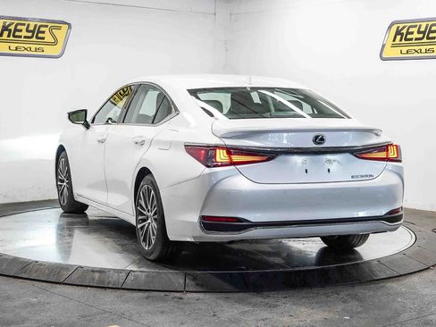 Certified 2025 Lexus ES 300h w/ Premium Package FWD image 2