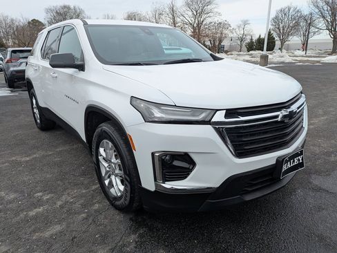 Used 2023 Chevrolet Traverse LS image 2