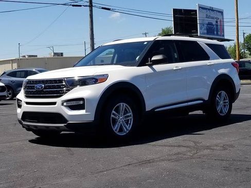Used 2021 Ford Explorer XLT w/ Equipment Group 202A AWD/4WD image 3