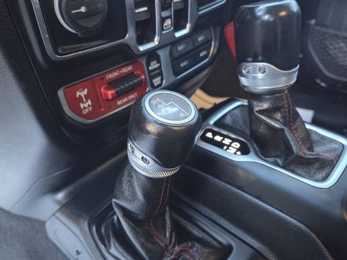 Used 2020 Jeep Gladiator Rubicon w/ Uconnect 4C Nav & Sound Group image 34