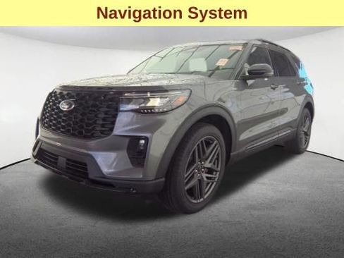 Used 2025 Ford Explorer ST-Line w/ ST-Line Street Pack AWD/4WD image 4