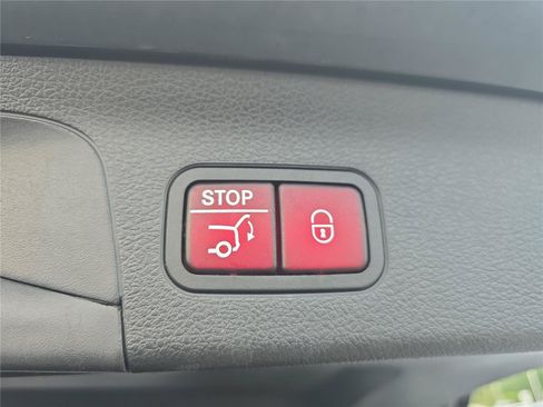 Used 2024 Mercedes-Benz GLS 450 4MATIC image 9