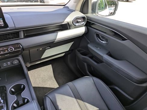 Used 2025 Honda Pilot EX-L image 18