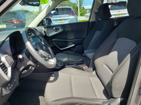Used 2020 Kia Soul S FWD image 13