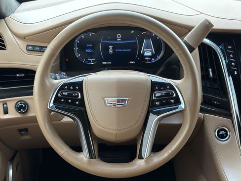 Used 2018 Cadillac Escalade Platinum AWD/4WD image 11