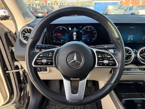 Used 2022 Mercedes-Benz GLB 250 4MATIC image 14