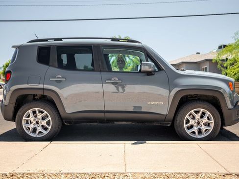 Used 2017 Jeep Renegade Latitude w/ Cold Weather Group AWD/4WD image 6