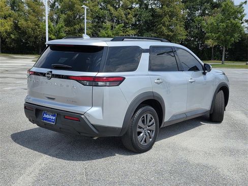 Used 2022 Nissan Pathfinder SV image 5
