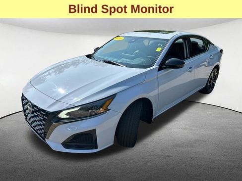 Used 2023 Nissan Altima 2.5 SR w/ SR Premium Package AWD/4WD image 5