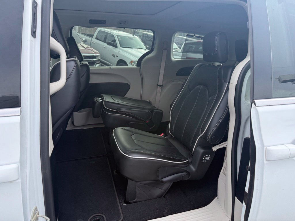 Used 2022 Chrysler Pacifica Limited FWD image 7