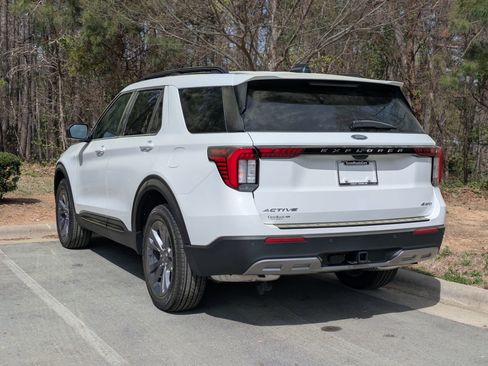 New 2026 Ford Explorer Active image 5