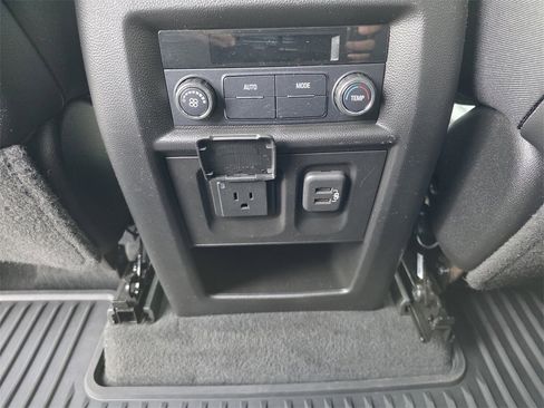 Used 2022 Chevrolet Traverse RS image 21