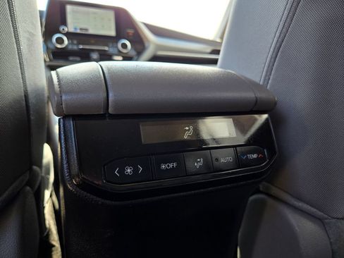 Used 2024 Toyota Highlander LE FWD image 16