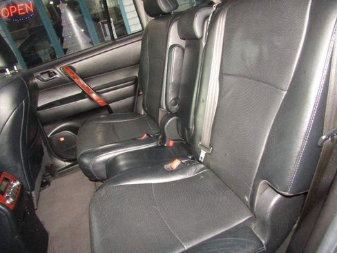 Used 2012 Toyota Highlander Limited image 36