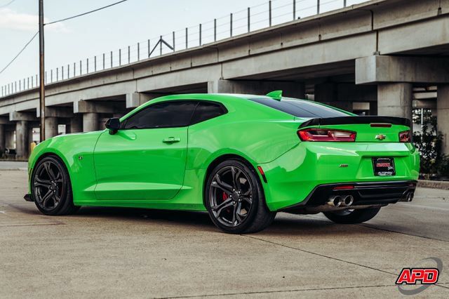 Used 2017 Chevrolet Camaro SS RWD image 9