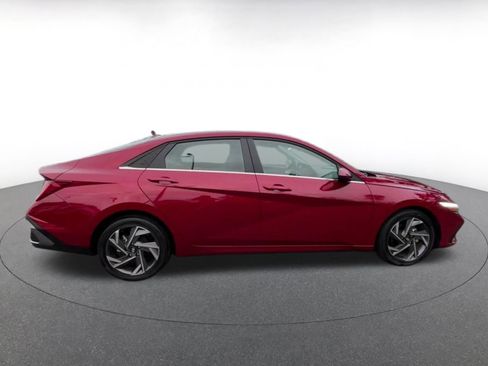 Used 2025 Hyundai Elantra SEL image 16
