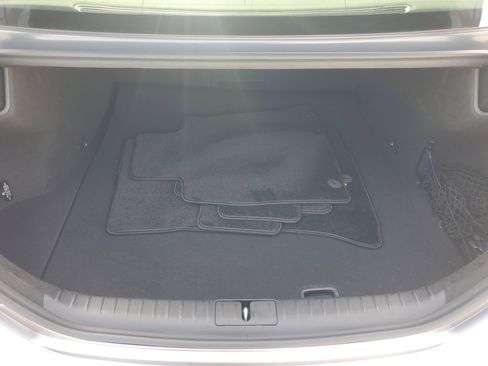 Used 2025 Genesis G70 2.5T image 14