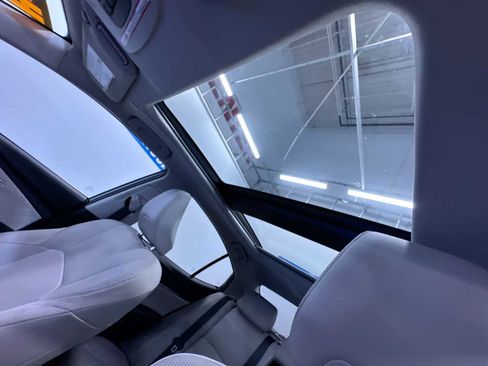 Used 2025 Toyota Camry XLE image 40