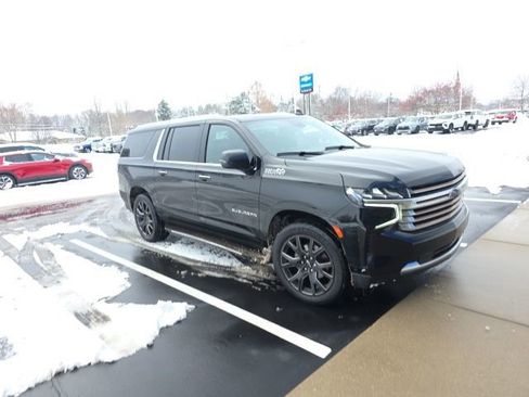 Used 2023 Chevrolet Suburban High Country w/ Advanced Technology Package image 11