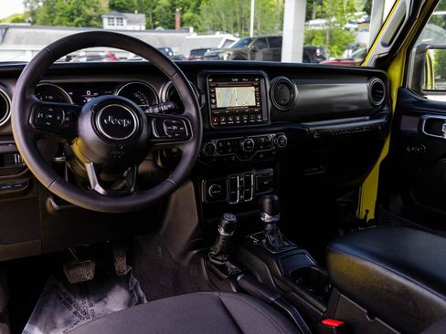 Used 2023 Jeep Wrangler Unlimited w/ Sun & Screen Package AWD/4WD image 17