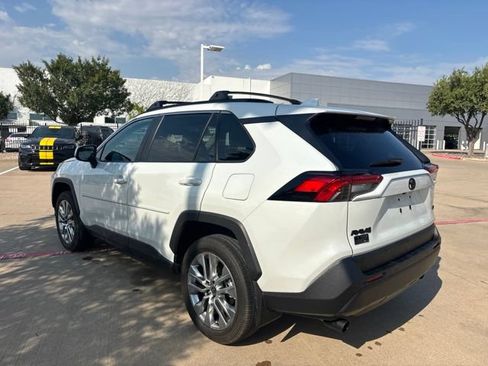 Used 2025 Toyota RAV4 XLE Premium w/ Weather Package FWD image 7