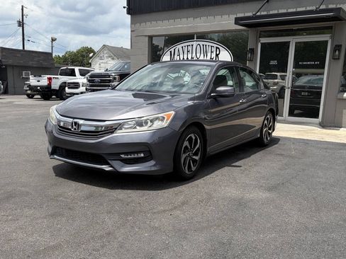 Used 2017 Honda Accord EX-L image 2