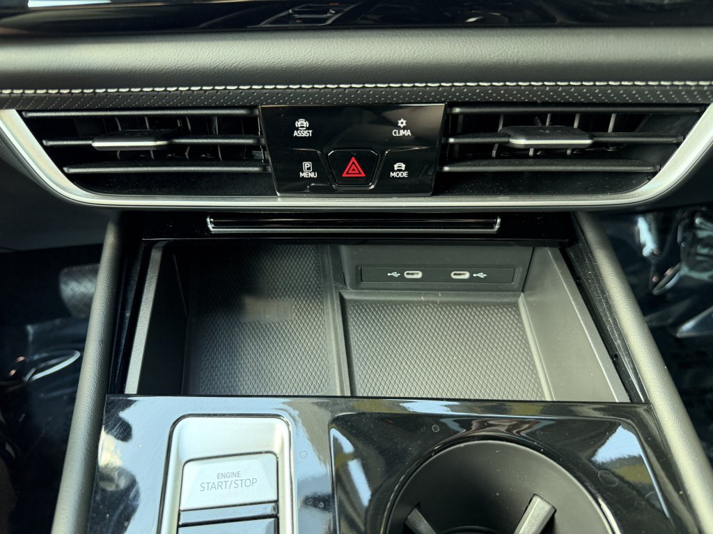 Used 2024 Volkswagen Atlas SE w/ Panoramic Sunroof Package FWD image 27