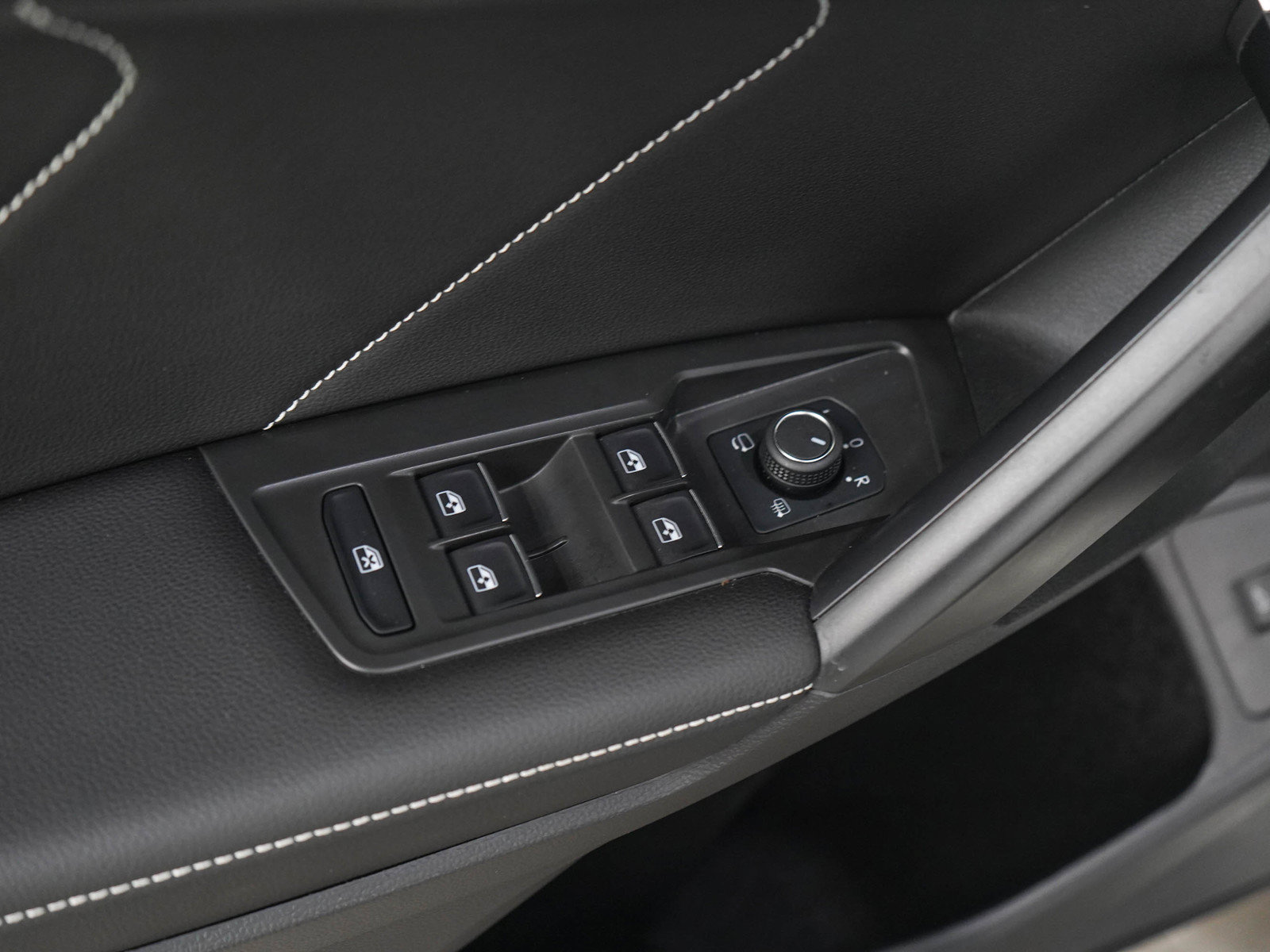 Used 2024 Volkswagen Tiguan SEL R-Line AWD/4WD image 20