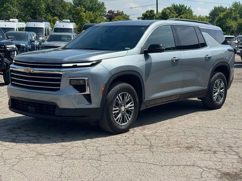 Used 2026 Chevrolet Traverse LT w/ Driver Confidence Package FWD image 9