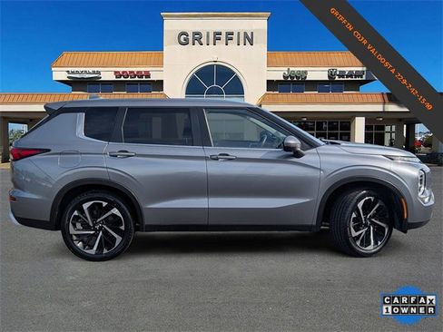 Used 2024 Mitsubishi Outlander SE image 3