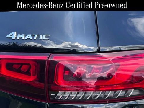 Used 2022 Mercedes-Benz GLB 250 4MATIC image 11