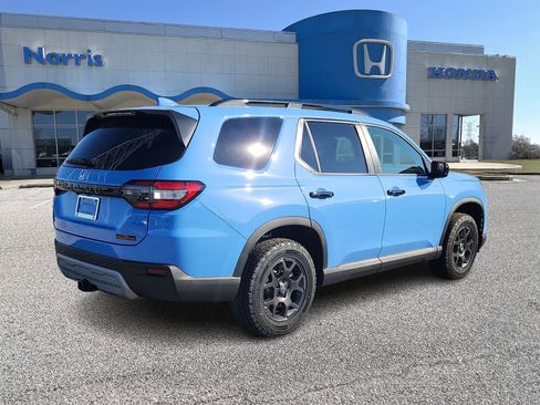 New 2025 Honda Pilot TrailSport image 4