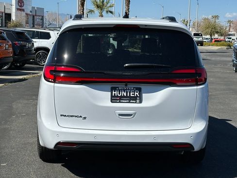 New 2026 Chrysler Pacifica Select w/ S Appearance Package FWD image 6