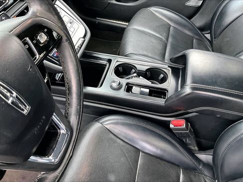 Used 2021 Lincoln Corsair AWD w/ Premium Package image 13