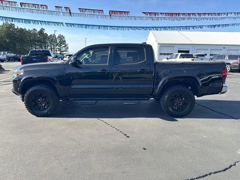 Used 2022 Toyota Tacoma SR5 AWD/4WD image 5