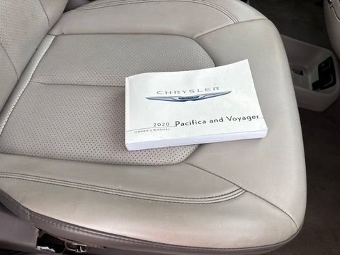 Used 2020 Chrysler Voyager Lxi FWD image 20
