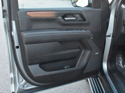 Used 2025 GMC Yukon Denali w/ Sun & Power Step Package image 14